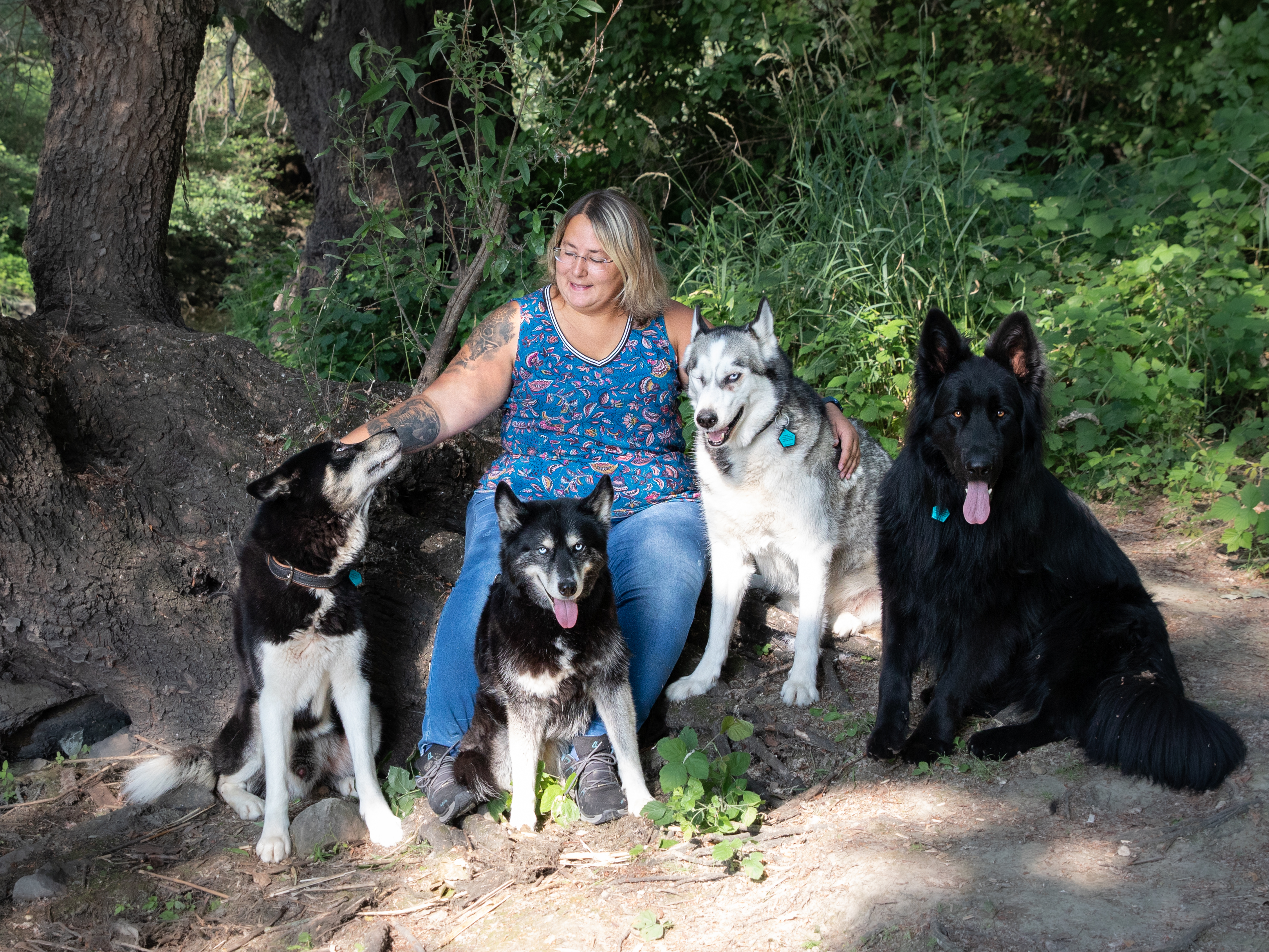 Carina mit ihren vier Hunden